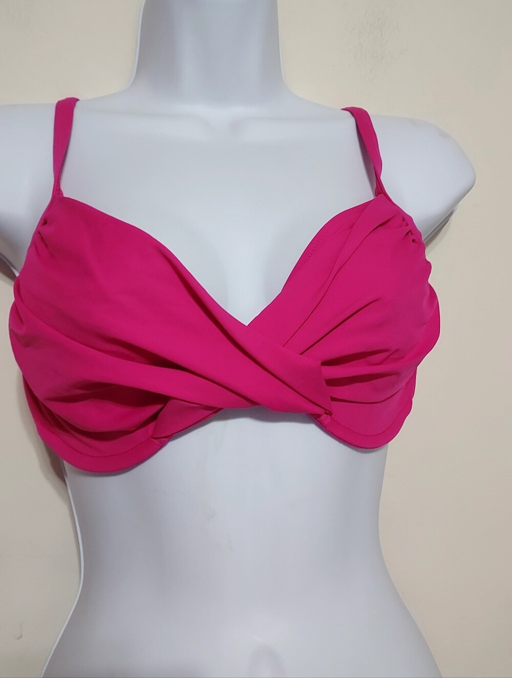 SUNSETS Fuchsia Twist Front Bikini Top SZ-34E